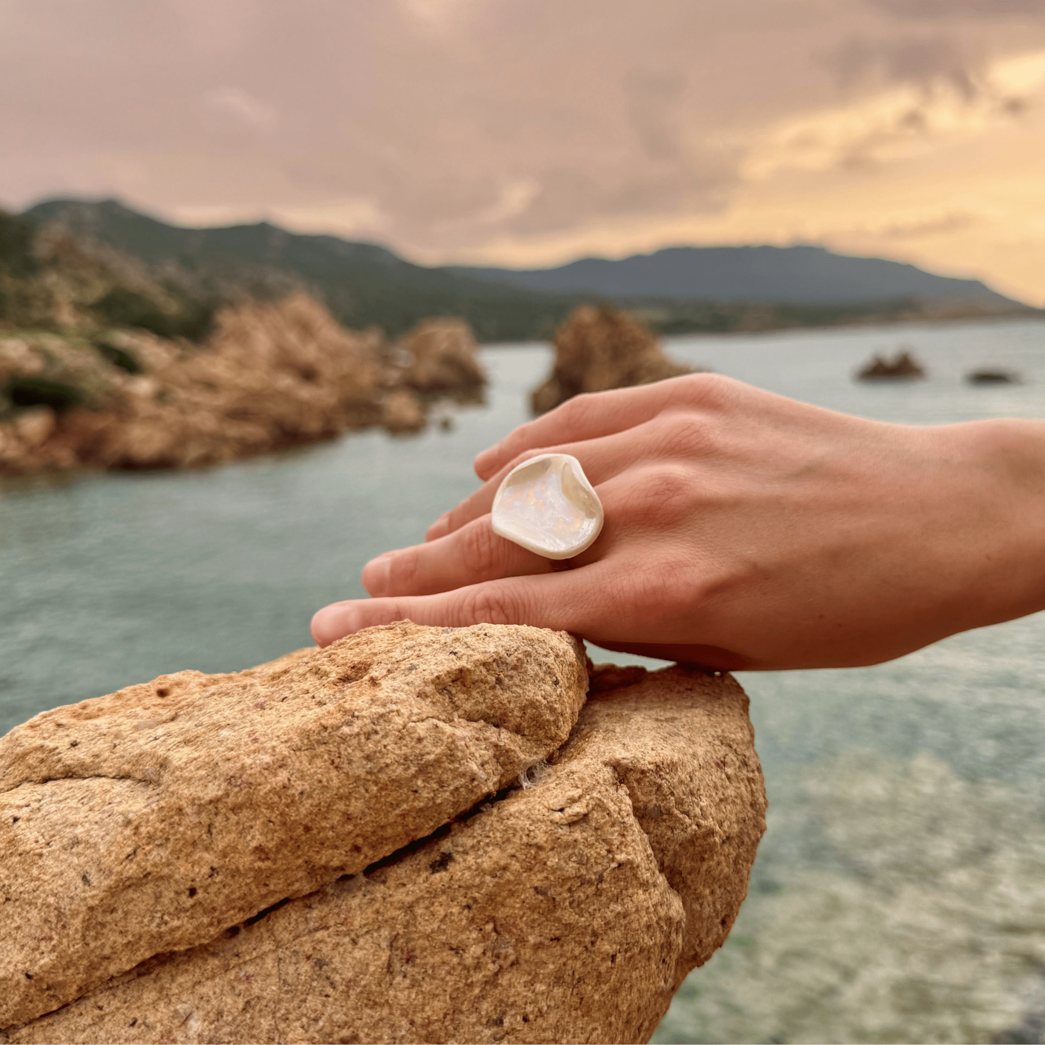 Perla | Handcrafted pearl-white ceramic ring
